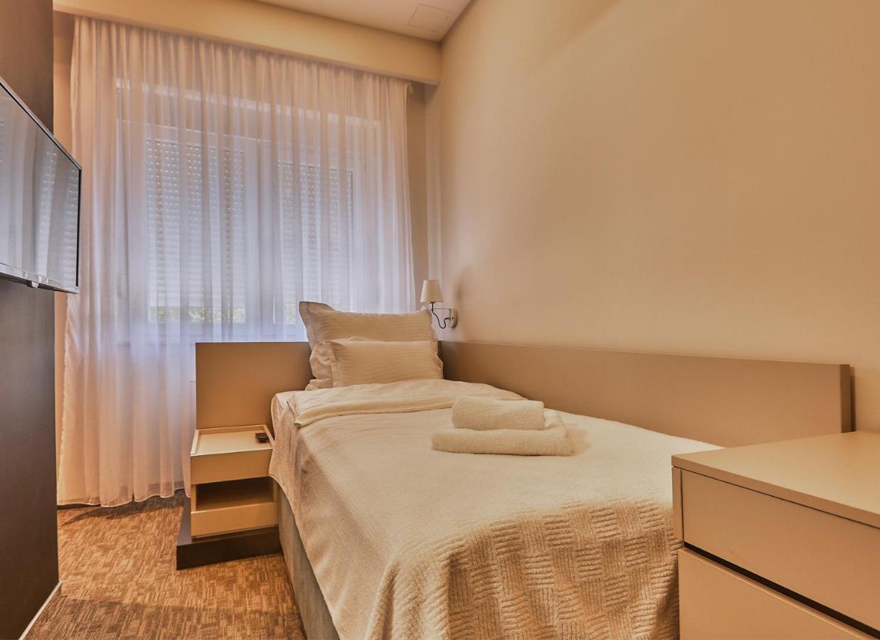 Hotel Cataleya Sabac Bagian luar foto